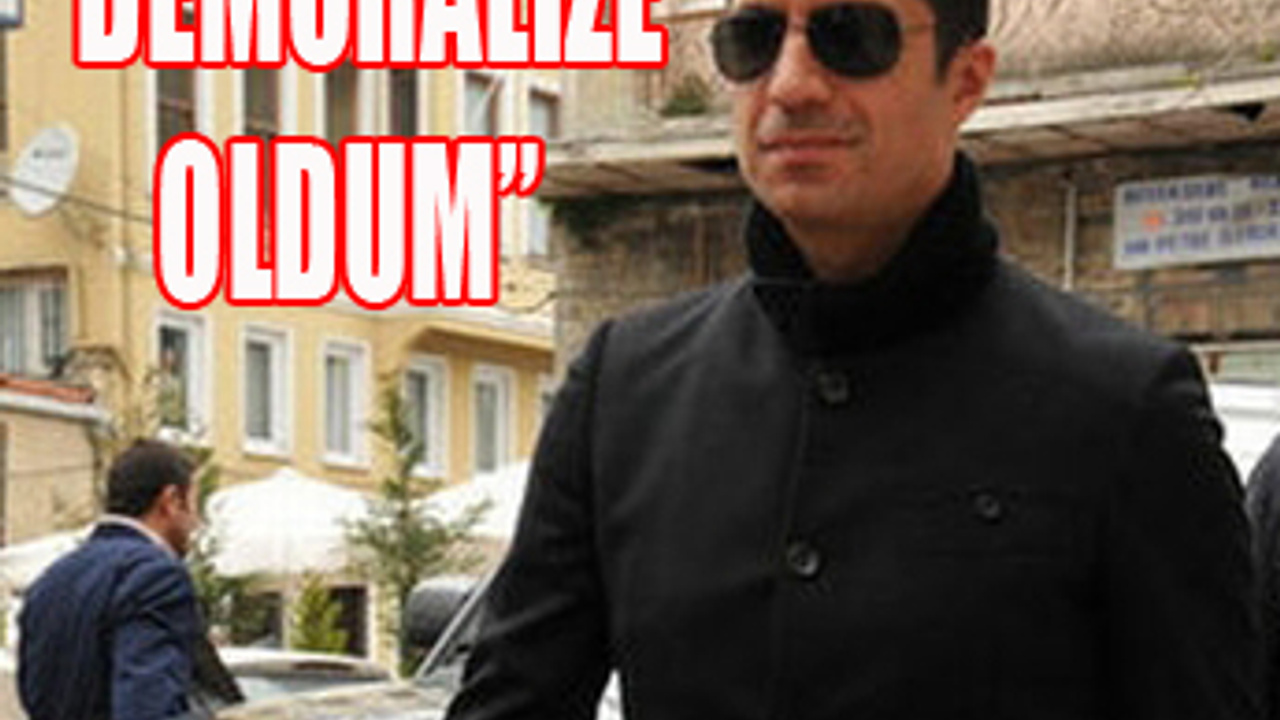 Özcan Deniz &quot;biseksüel&quot; davasından vazgeçmedi