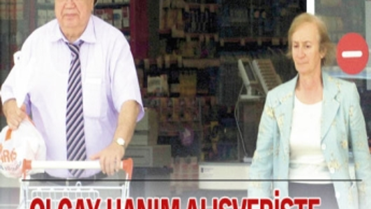 Deniz Baykal�ın eşi Olcay Baykal alışverişte görüntülendi