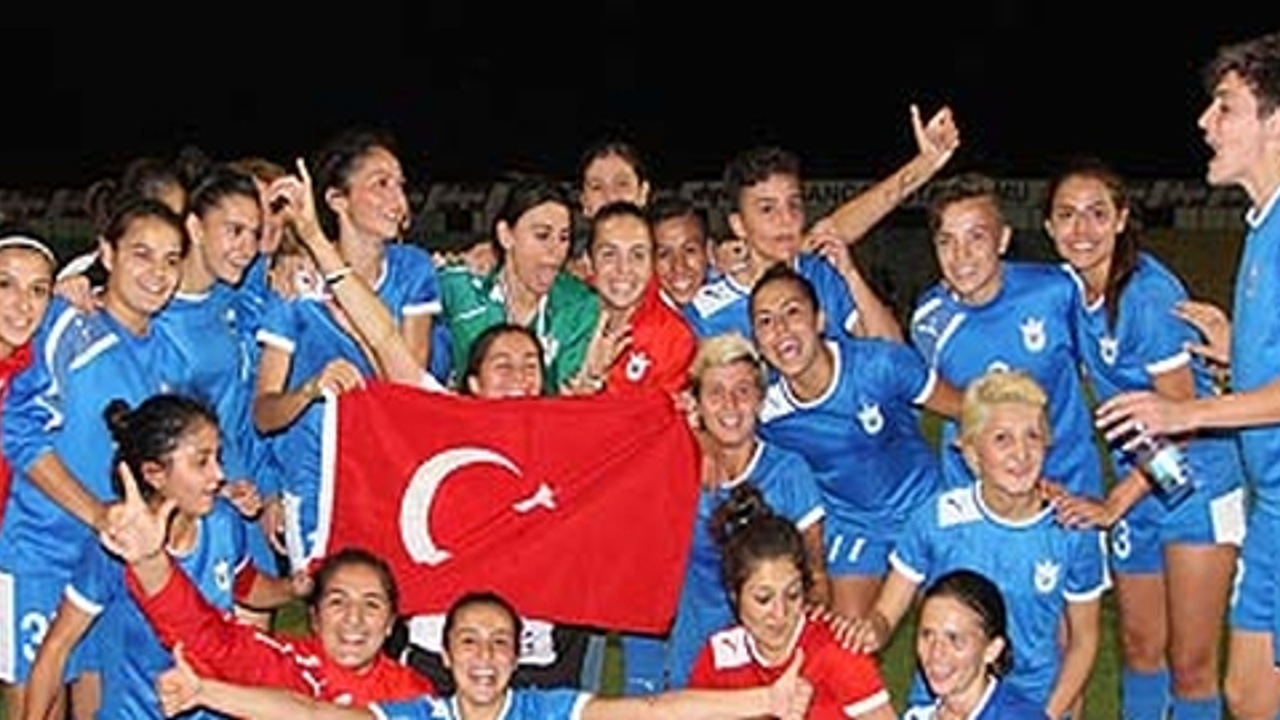 Kadın futbol takımı 'tarih yazmaya' hazır!...