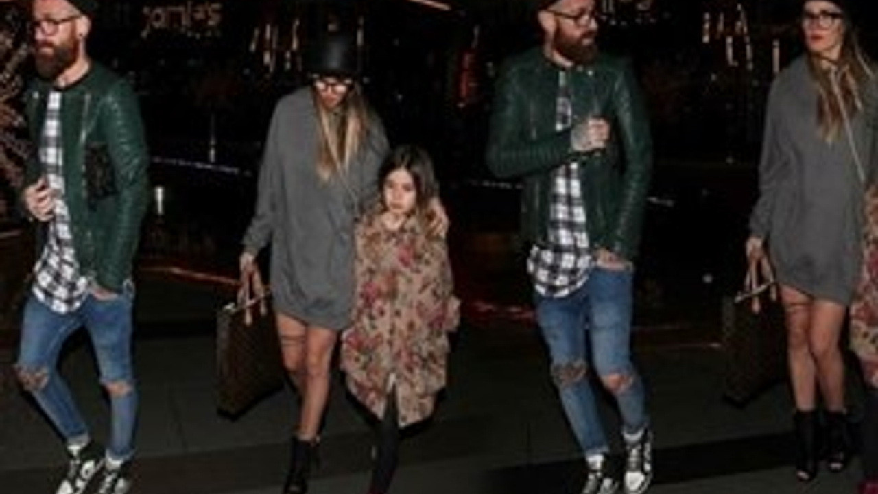 Raul Meireles ailesiyle alışverişe çıktı - SacitAslan.com