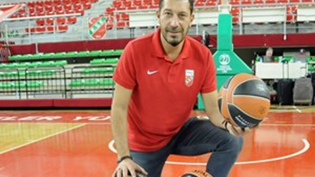 Ufuk Sarıca'ya moral ödülü!...