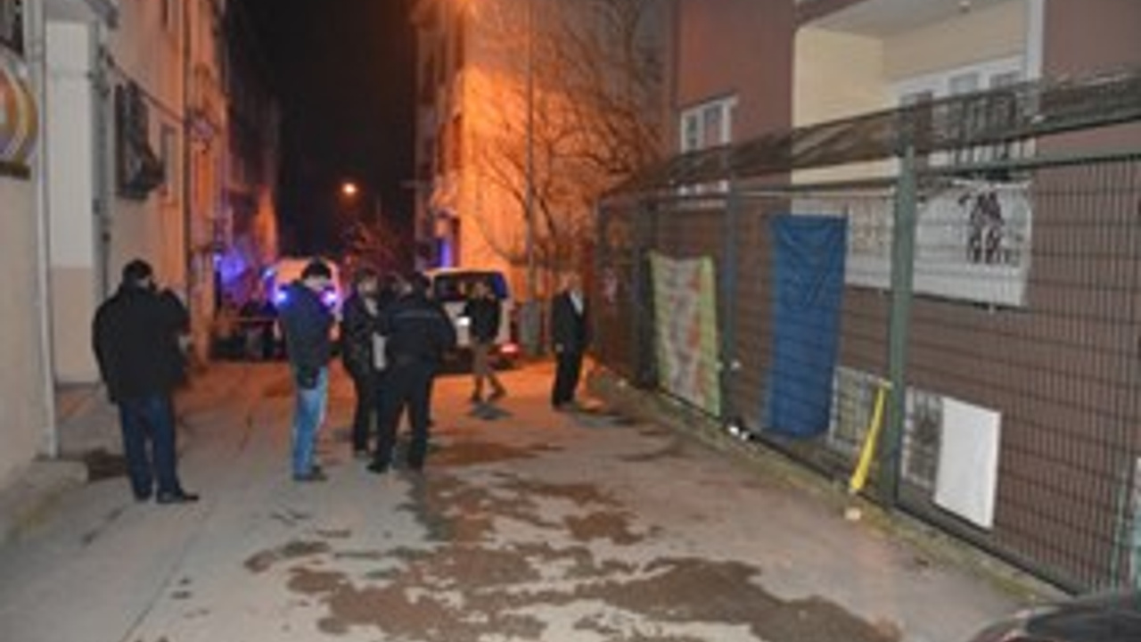 Birlikte alkol aldığı arkadaşını öldürdü