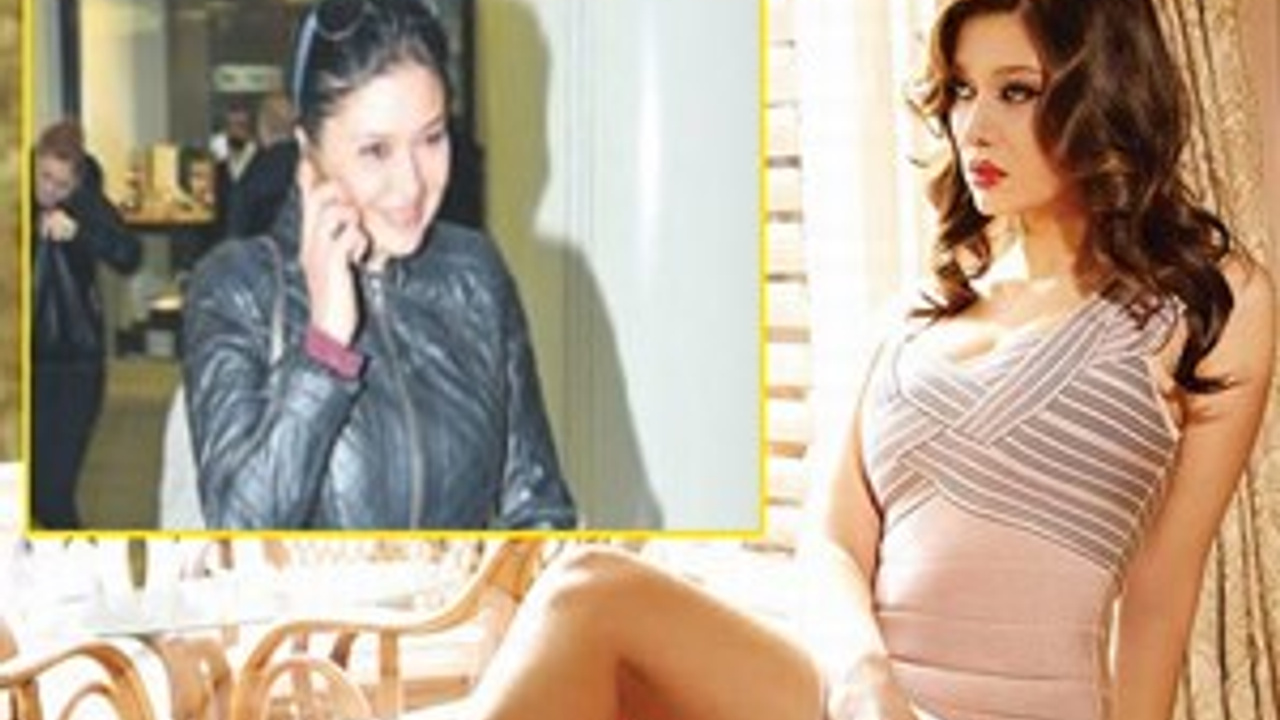 Nurgül Yeşilçay pür neşe