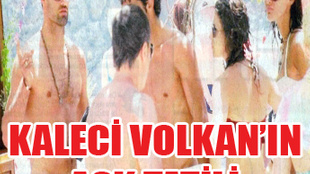 Kaleci Volkan aşk tatilinde