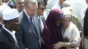 Başbakan Erdoğan Kızılay kampını zi