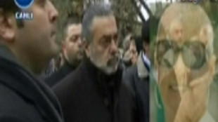 Ali Taran eski eşinin cenazesinde