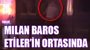 Milan Baros sokakta 'hacet giderirken' yakalandı!