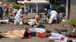 Pakistan'da kiliseye intihar saldır