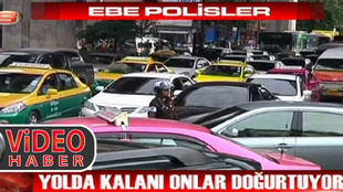 Bangkok'da ebe polisler iş başında!..