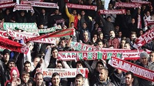 Tribünde dostluk rüzgarları esti!..