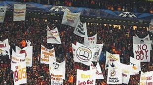 Galatasaraylılardan İtalyan usulu pankartlar!..
