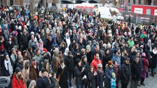 İsveç’te cami kundaklama olayları protesto edildi!