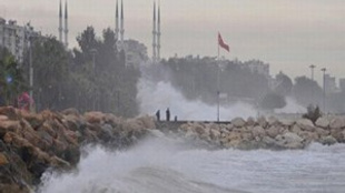 Meteoroloji'den 'kuvvetli fırtına' uyarısı