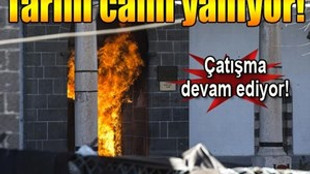 Diyarbakır Sur'da tarihi cami yandı!..
