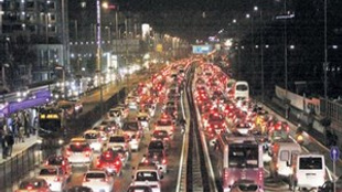 İstanbul'da yoğun trafik çilesi başlıyor!