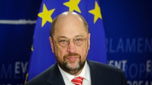 AP Başkanı Schulz Davutoğlu'nu aradı