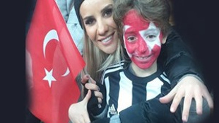 Esra Erol, Beşiktaş-Kayseri maçını tribünden izledi