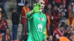 Muslera'ya ne oldu?..