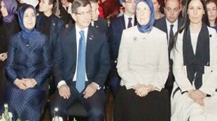 Davutoğlu’ndan iki sembol kadın