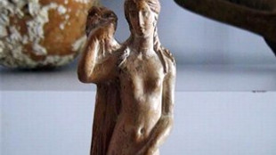 İstanbul’da 2 bin yıllık Afrodit heykeli ele geçirildi