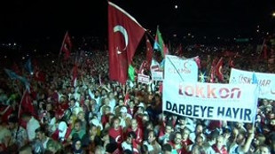 İstanbul'da binlerce kişi Boğaziçi Köprüsü'nde buluştu