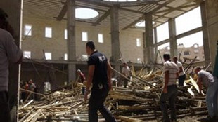 Mardin’de cami inşaatı çöktü!