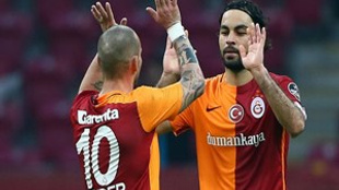 Selçuk'a, Sneijder şoku!..