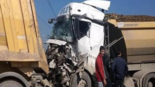 Okmeydanı'ndaki kamyon kazası trafiği kilitledi