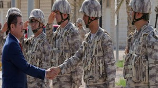Bakan Canikli, Doha'daki TSK Kara Unsur Komutanlığını ziyaret etti