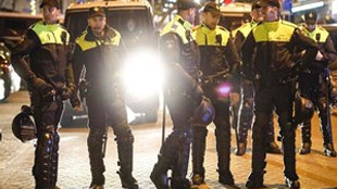 Hollanda polisinden müdahale!