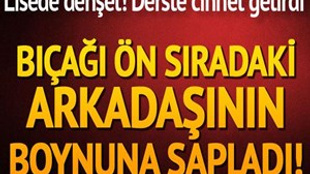 Bıçağı ön sırada oturan arkadaşına sapladı!