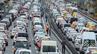 İstanbul'da trafik yoğunluğu erken başladı