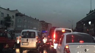 İstanbul şiddetli yağışa teslim oldu!