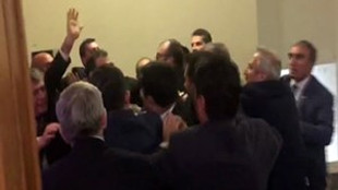 MHP'liler Meclis kulisinde sıkıştırdı, büyük kavga çıktı!