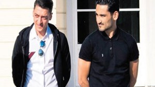 Özil ve Gündoğan'a sevgili yasağı!