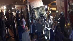 İstanbul'da düğün dönüşü feci trafik kazası!