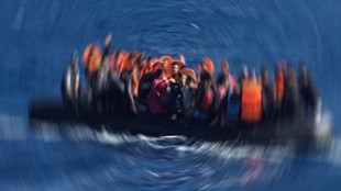KKTC'de mülteci gemisi battı!
