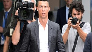 Ronaldo’nun Instagram paylaşımından aldığı para dudak uçuklattı
