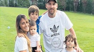 Lionel Messi'den aile pozu