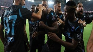 Trabzonspor, Galatasaray'ı 4 golle geçti