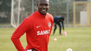 Moussa Sow yeni takımıyla ilk antrenmanına çıktı