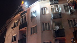 Eyüpsultan’da bir apartman çatısı alev alev yandı