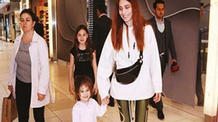 Nur Fettahoğlu kızıyla alışverişe çıktı