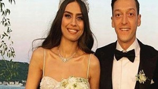 Mesut Özil ile Amine Gülşe'nin balayından ilk kare