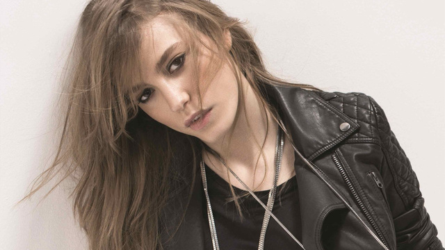 Serenay Sarıkaya sosyal medya hesabından isyan etti