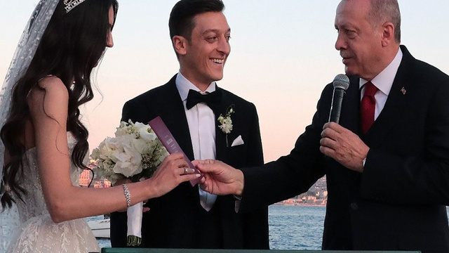 Mesut Özil'den heyecan yaratan paylaşım