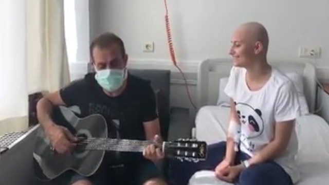 Haluk Levent lösemiyle savaşan Ebru Çelen'le düet yaptı
