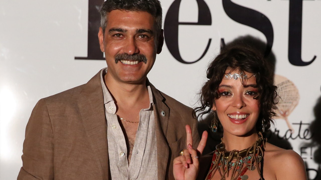 Selin Şekerci tatilden neşeli döndü