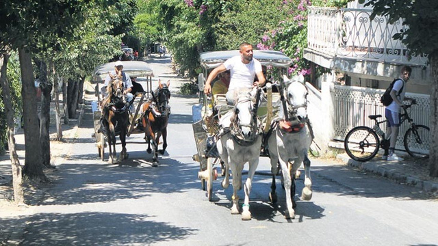 Adalar'da atlı faytonlar yerine motorlu ulaşım