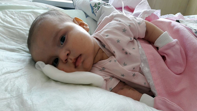 Nehir bebek yaşama tutunmak için ilik nakli bekliyor